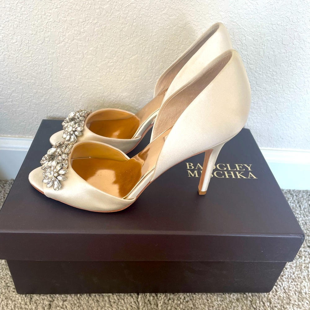 Badgley Mischa high-heeled delicate shoes.